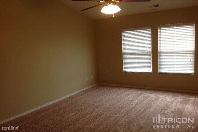 Foto del edificio - 3811 Larkhaven Village Dr