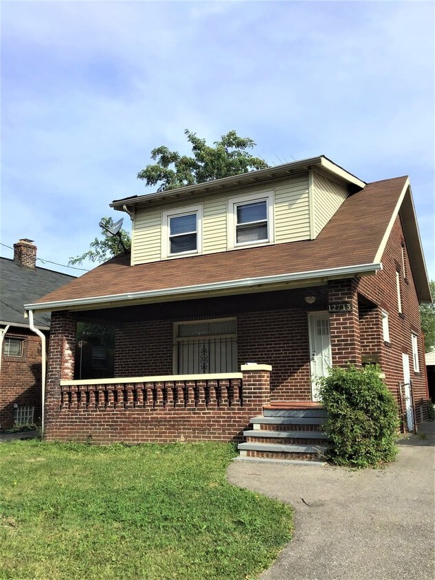Primary Photo - Remodeled 3 bedroom. Self-Tour TODAY!
