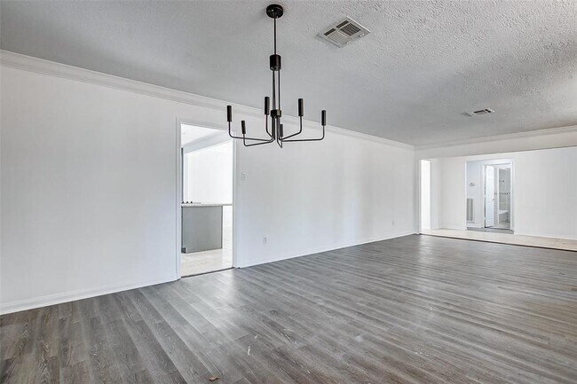 Building Photo - 9419 Greenwillow St