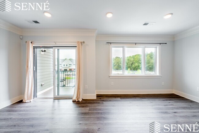 Building Photo - 4 N Meadows Rd