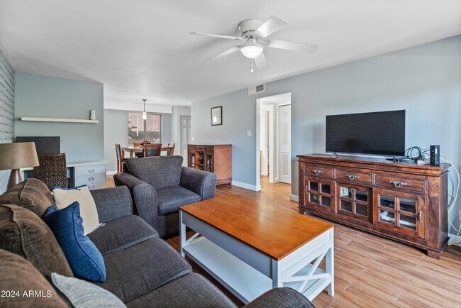 Foto del edificio - 4354 N 82nd St