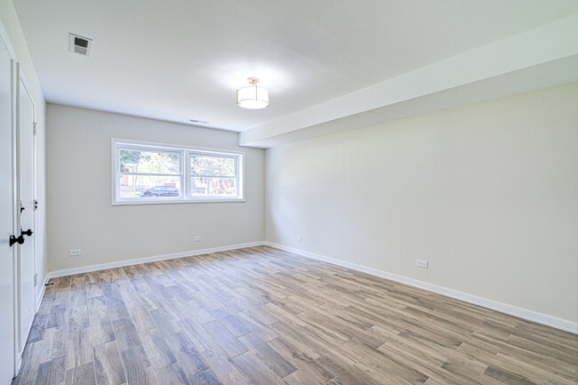 Building Photo - 217 S 13th Ave