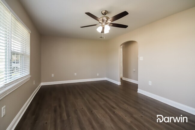 Building Photo - 2102 Hillshire Dr