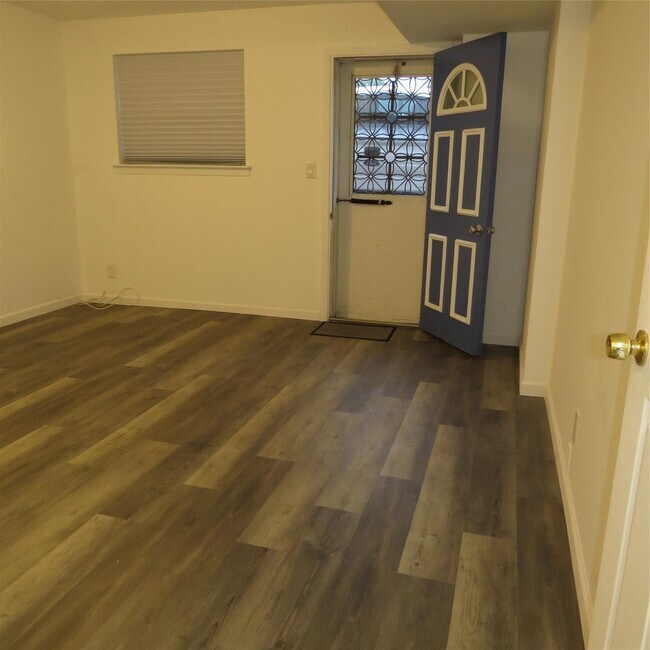 Foto del edificio - 60 Elissa Ln