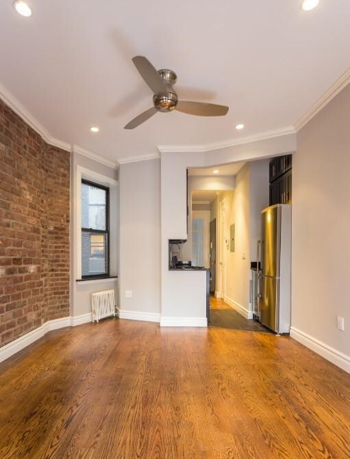 Primary Photo - 309 E 8th St
