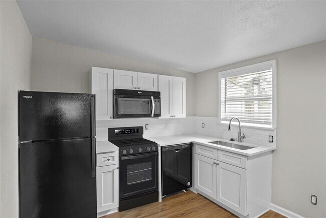 Foto del edificio - Renovated 1 bedroom - Available early July!