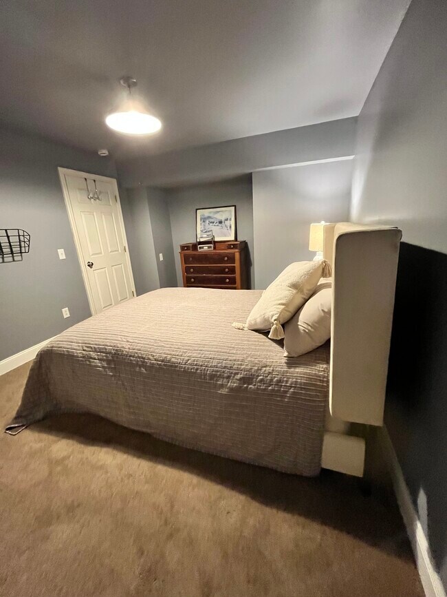 Foto del edificio - 156 Burpee Hill Rd