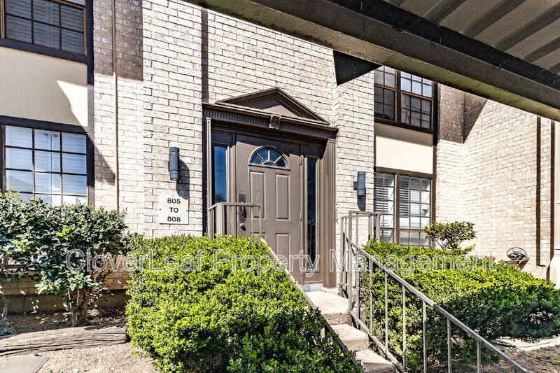 Primary Photo - 165 W Rampart Dr