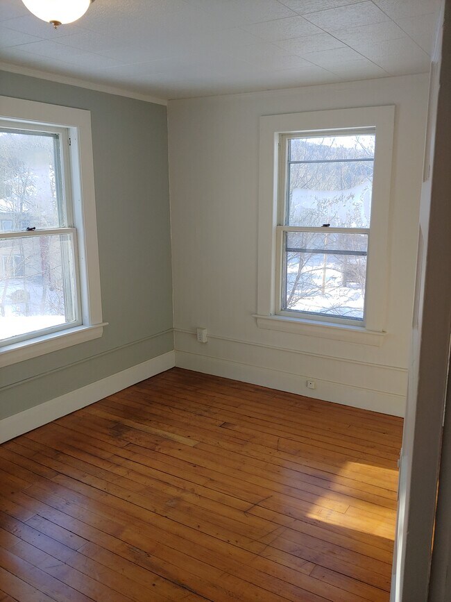 2nd floor bedroom - 78 Kent St
