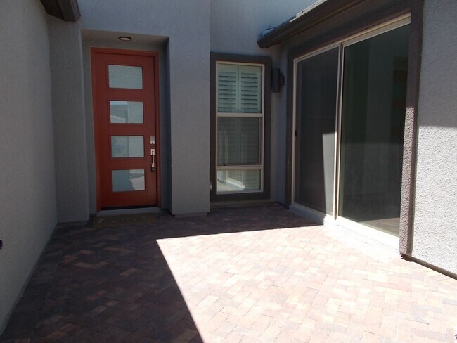Foto del edificio - Luxury Brand-New Home with Designer Finishes, Courtyard & Bonus Game Room