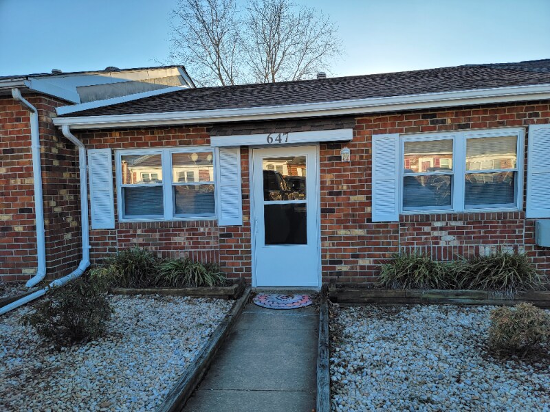 Foto principal - 647 Walden Ct