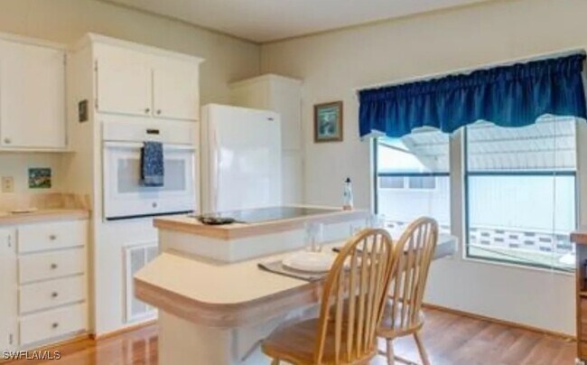 Foto del edificio - 624 Sunset Ln