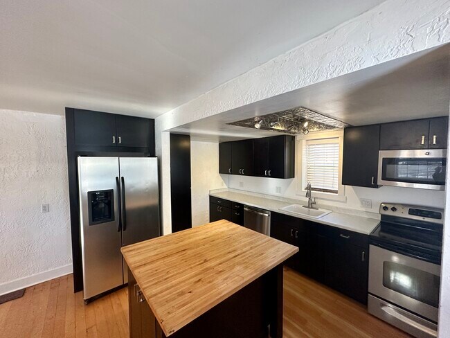 Building Photo - 795 Orchard Dr