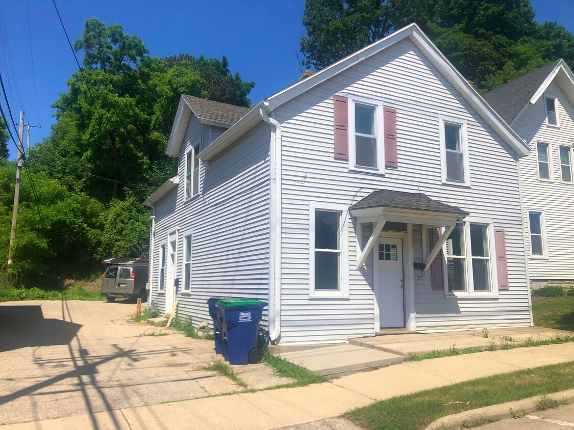 Front - 113 N Milwaukee St