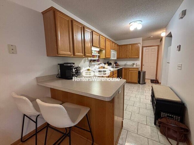 Building Photo - Rare Opportunity, Move Now into 2 bed 1.5 bath Townhome in Prior Lake!