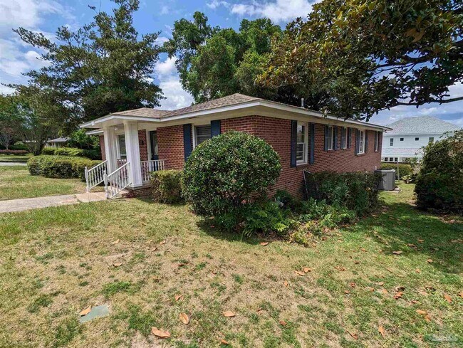 Building Photo - 2770 Magnolia Ave