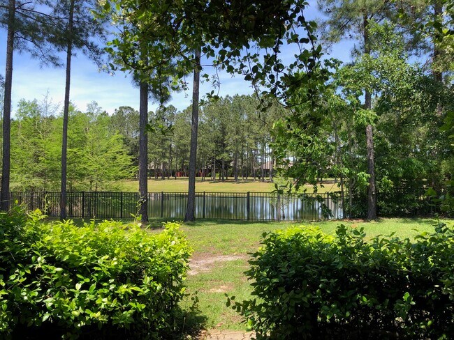 Building Photo - 554 Camellia Ct