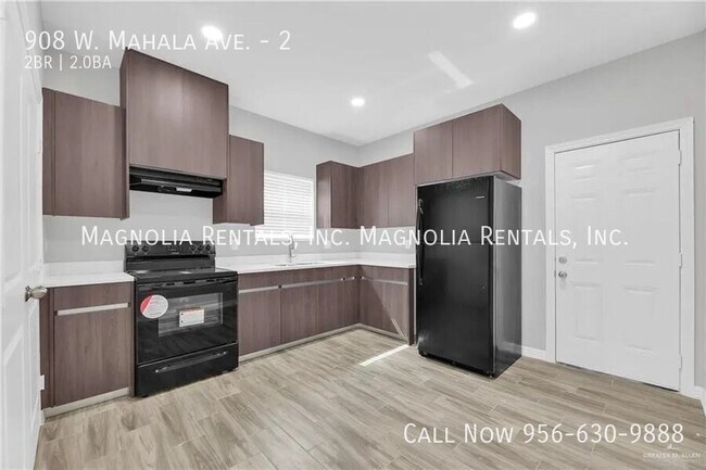 Building Photo - 908 W Mahala Ave