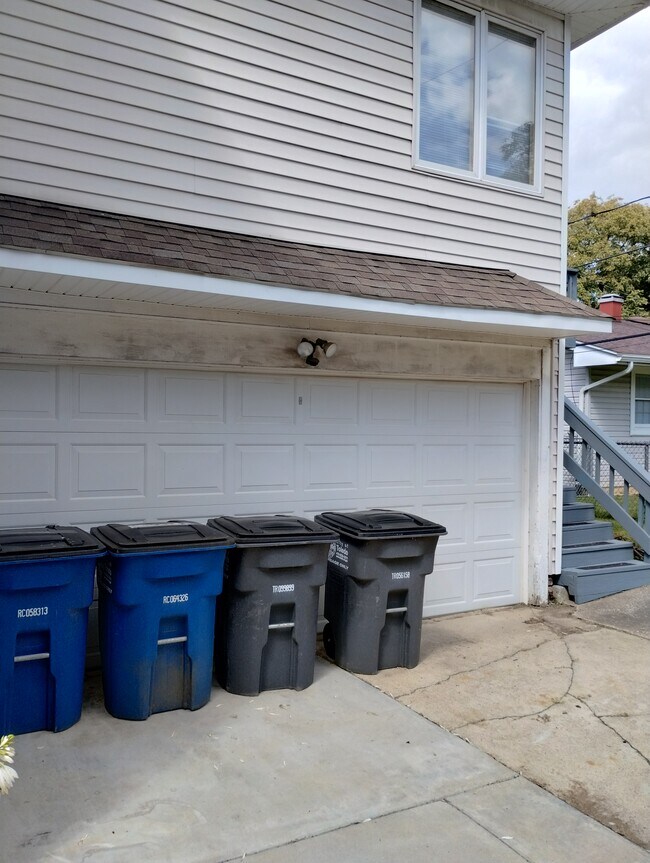 Garage - 1526 Parkside Blvd