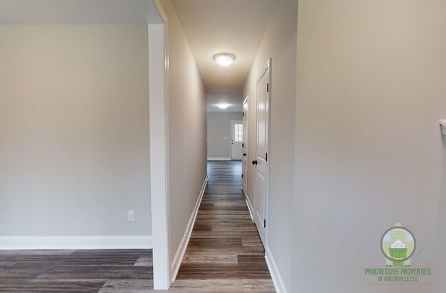 Foto del edificio - 632 Tanner Rd