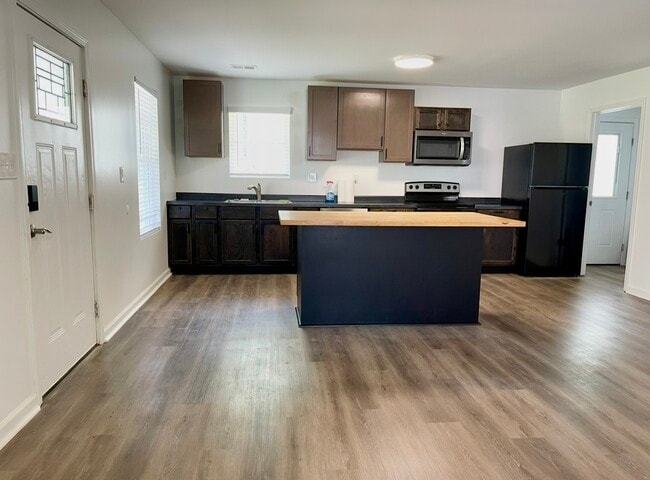 Building Photo - 110 Ashton Dr