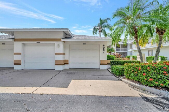 Foto del edificio - Golf Membership Included • 6-12 Months Lease • Furnished 2 Bedroom Condo