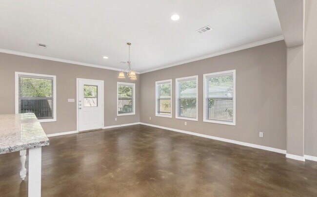 Building Photo - 3209 Link St