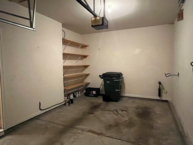 Garaje adjunto con trastero - 5429 Werburgh St