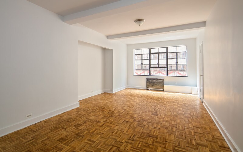 Foto principal - 311 E 44th St
