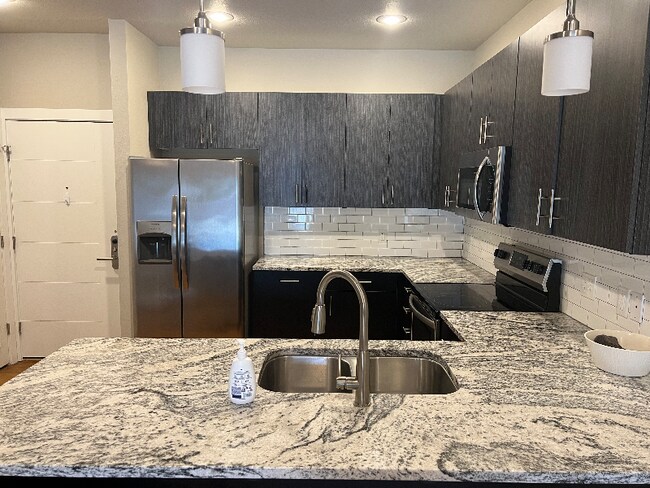 Foto del edificio - 634 E Walnut Lawn St