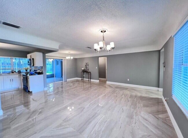 Building Photo - 6720 Azalea Dr