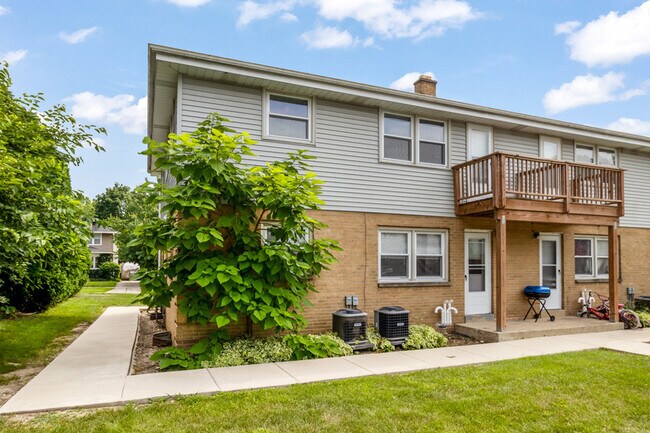 Building Photo - 240 W Newhall Ave