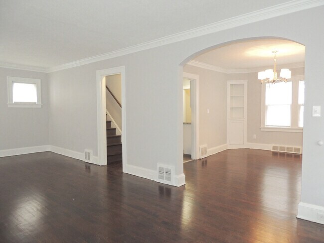 Foto del edificio - 3 Bed - 1.5 bath Colonial for Rent!