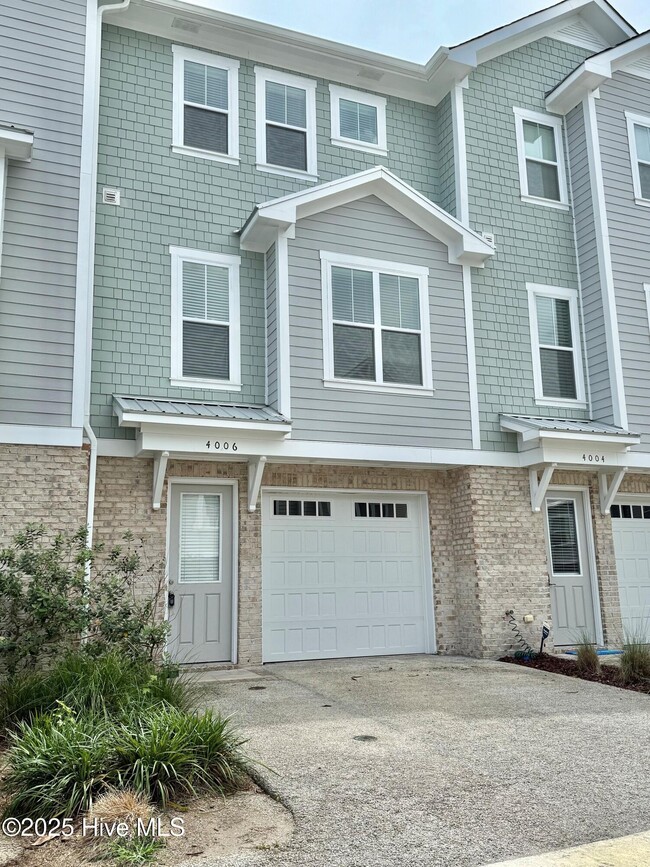 Building Photo - 4006 Tamarisk Ln