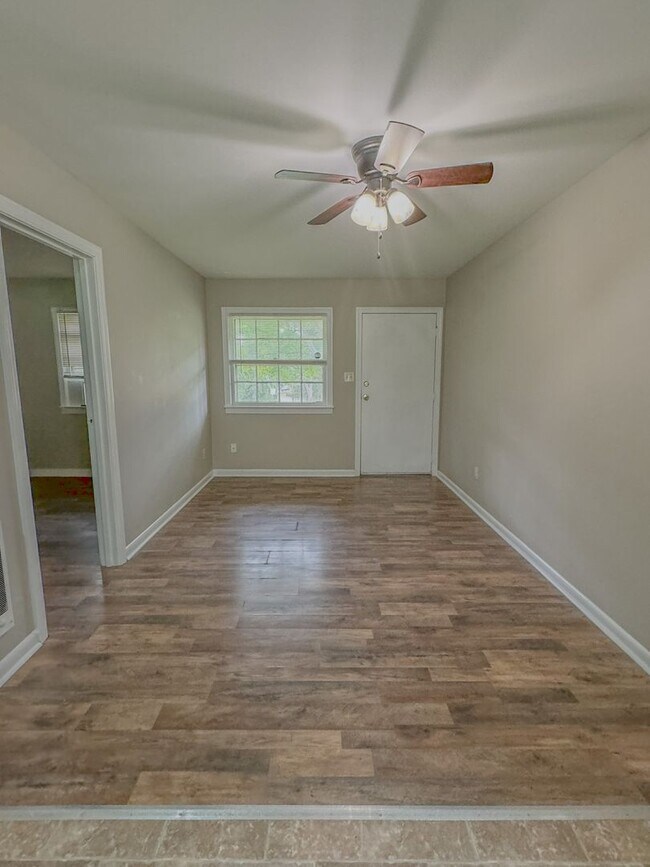 Building Photo - TN-120 Hadley