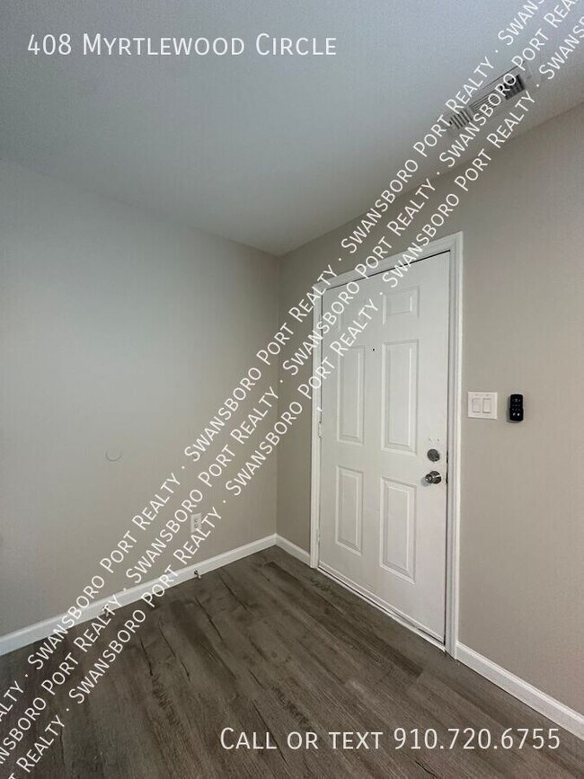 Foto del edificio - 408 Myrtlewood Cir