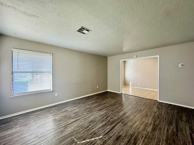 Foto del edificio - 143 Barrett Pl