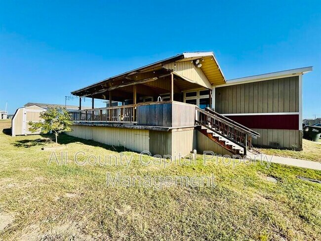 Building Photo - 605 Bandera St