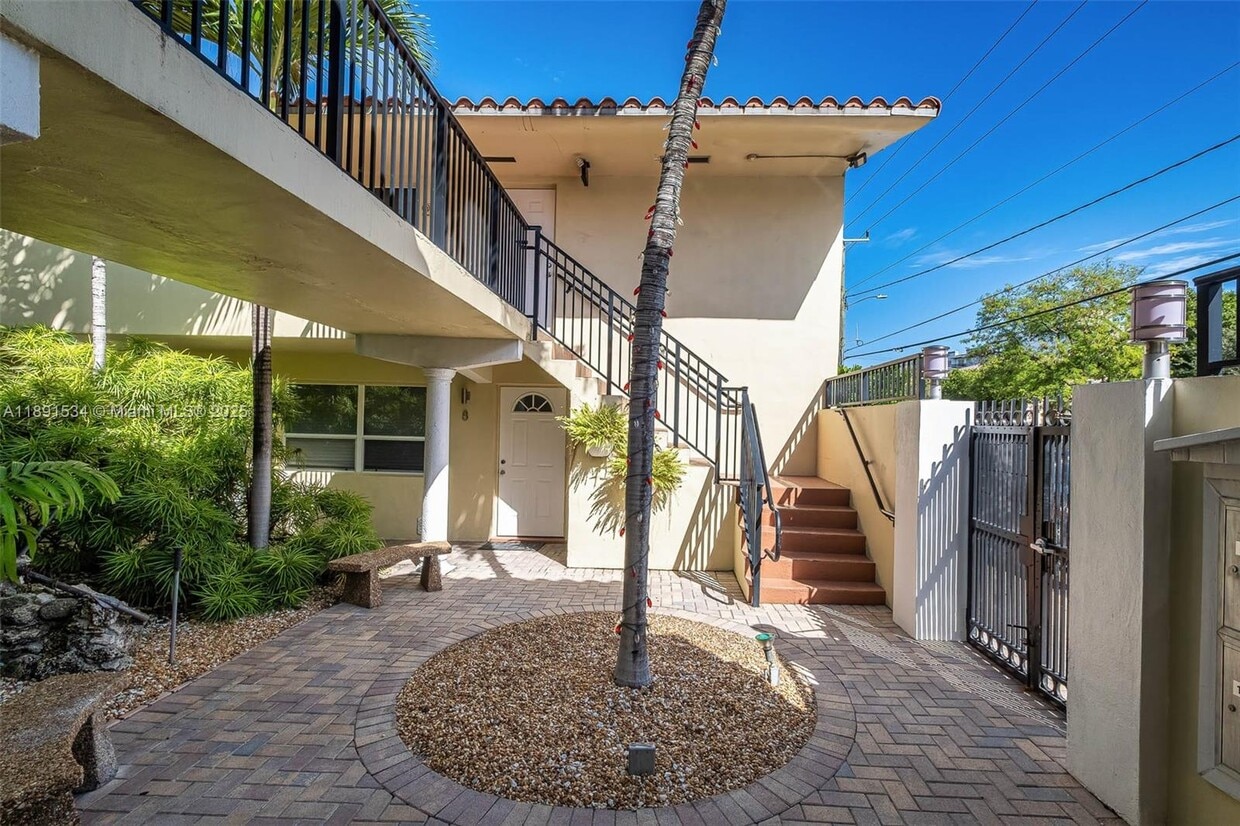 Primary Photo - 2025 Miami Rd