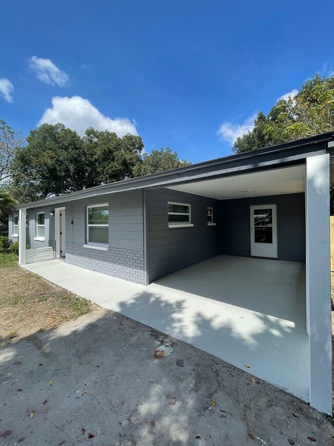 Building Photo - 4/2 SF Home! AVAILABLE NOW!