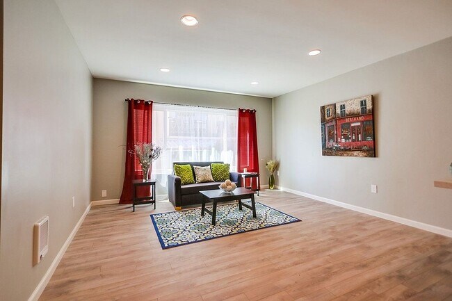 Foto del edificio - 360 Rosecrans St
