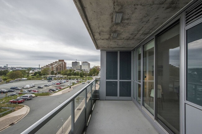 Building Photo - 49 Kings Wharf Pl