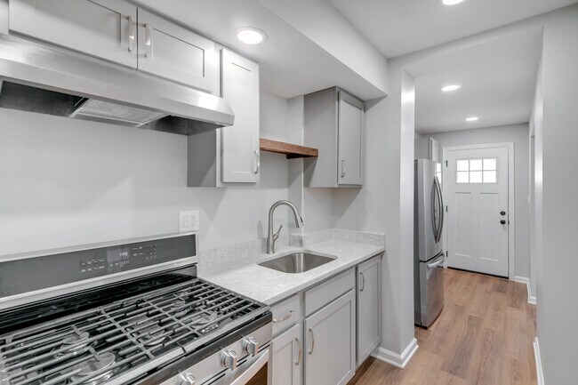Building Photo - 3438 Baker St NE