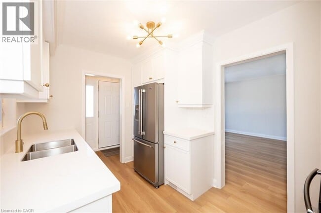 Building Photo - 365 George St