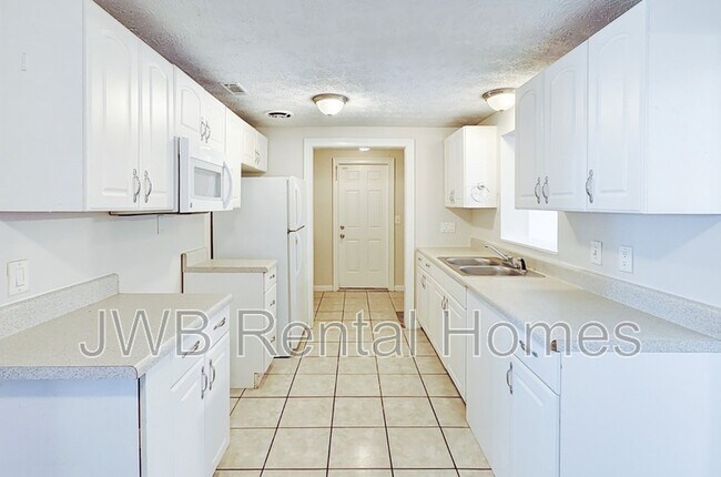 Foto del edificio - 462 Blairmore Blvd W