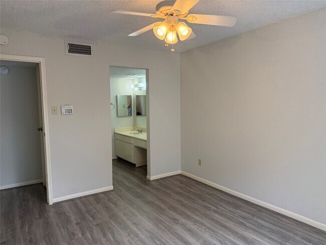 Building Photo - 2120 El Paseo St