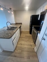 Building Photo - 450 N Arlington Ave