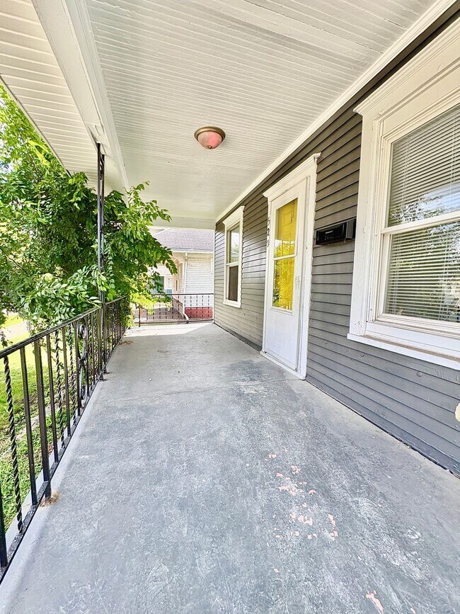 Foto del edificio - 529 S Bendix Dr