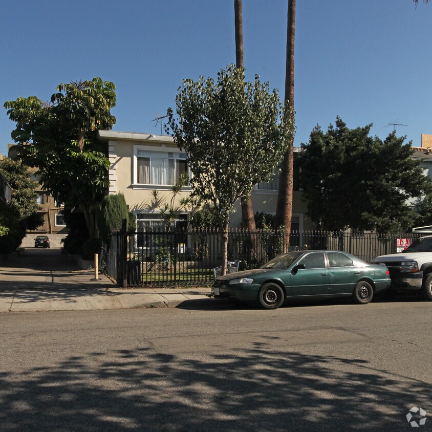 Foto del edificio - 1216 N McCadden Pl