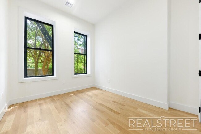 Building Photo - Brand New 2 Bed in Bed Stuy Brownstone!